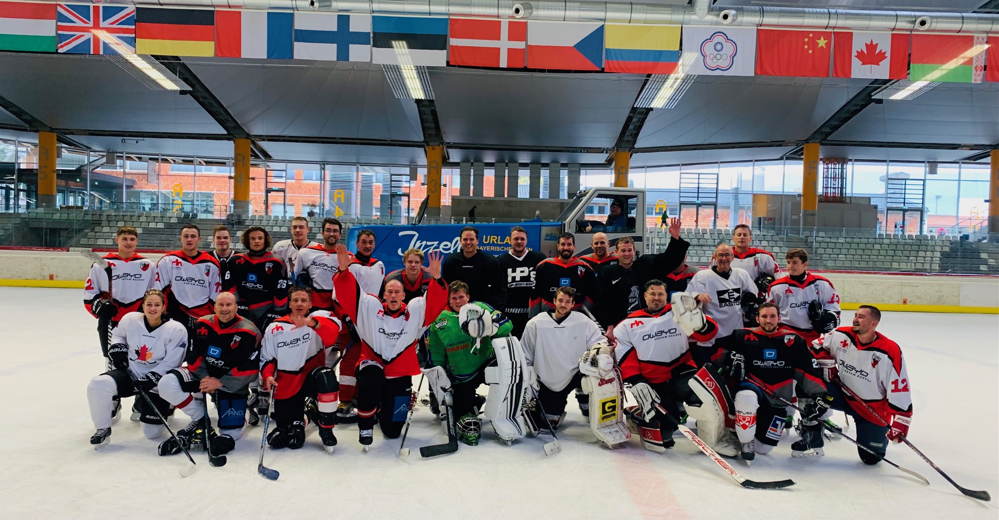 Scharfe Kufen und schnelle Pucks im Olympiastützpunkt in Inzell