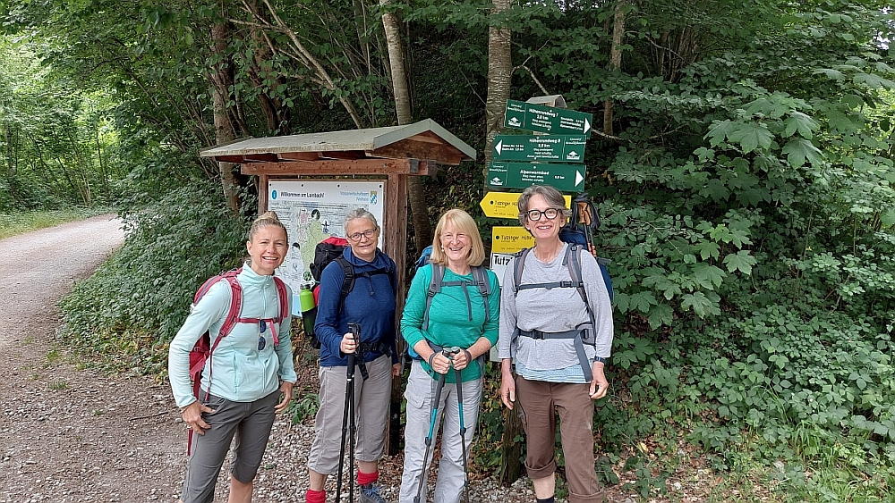 Vier Wanderinnen1000